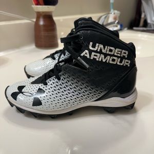 Boys Youth High Top Under Armour cleats size 3Y